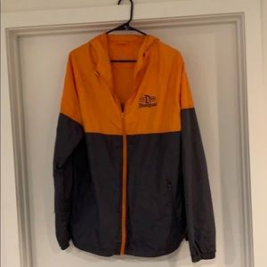 Lightweight windbreaker